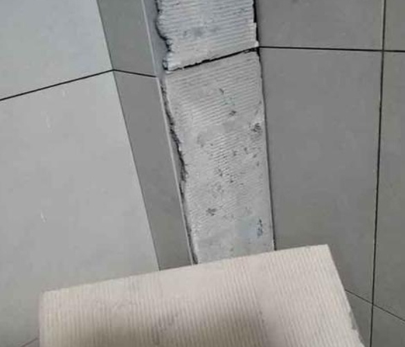 四平市瓷砖空鼓维修公司分享下厨房瓷砖脱落的补救措施。